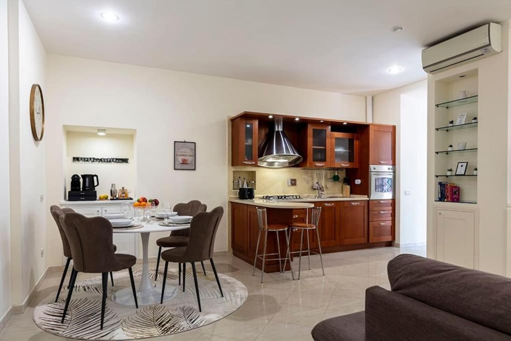 Life Is Colosseo Apartment